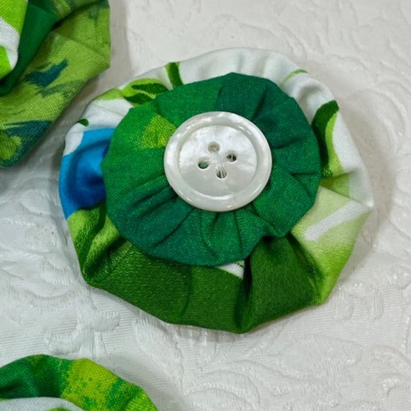 Set of 4 Handmade Fabric Flower Unique Magnets Fridge Office Locker NEW 2.5" - Picture 5 of 8